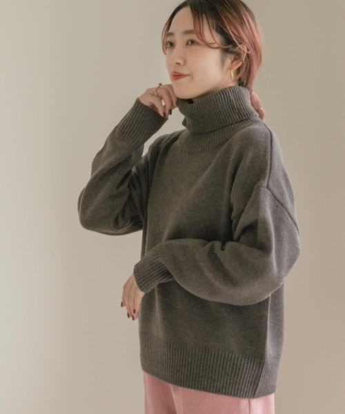 ITEMS URBANRESEARCH(アイテムズ アーバンリサーチ)の「タートルネックニットプルオーバー(ニット/セーター・レディース・オフホワイト/チャコールグレー/オレンジ・FREE)」の2枚目の写真