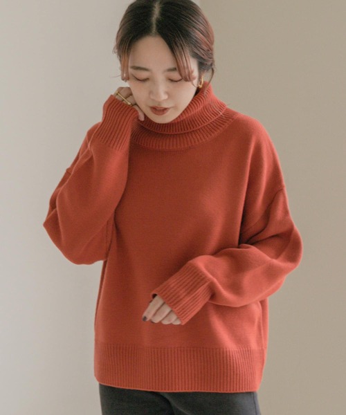 ITEMS URBANRESEARCH(アイテムズ アーバンリサーチ)の「タートルネックニットプルオーバー(ニット/セーター・レディース・オフホワイト/チャコールグレー/オレンジ・FREE)」の3枚目の写真