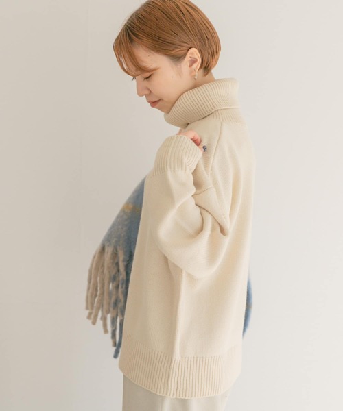 ITEMS URBANRESEARCH(アイテムズ アーバンリサーチ)の「タートルネックニットプルオーバー(ニット/セーター・レディース・オフホワイト/チャコールグレー/オレンジ・FREE)」の6枚目の写真