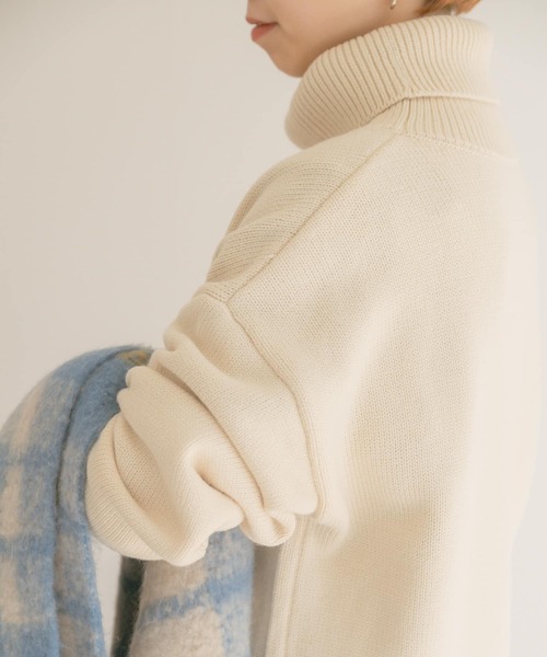 ITEMS URBANRESEARCH(アイテムズ アーバンリサーチ)の「タートルネックニットプルオーバー(ニット/セーター・レディース・オフホワイト/チャコールグレー/オレンジ・FREE)」の11枚目の写真