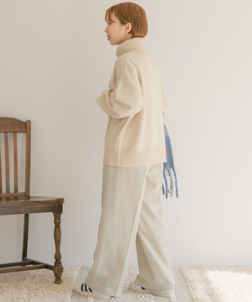 ITEMS URBANRESEARCH(アイテムズ アーバンリサーチ)の「タートルネックニットプルオーバー(ニット/セーター・レディース・オフホワイト/チャコールグレー/オレンジ・FREE)」の15枚目の写真