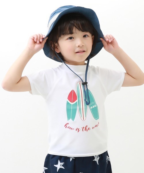 devirock（デビロック）の「UVカット Tシャツ型 半袖ラッシュガード（ラッシュガード・キッズ・ホワイト/ブラック/ブルーグレー/ブラック系その他/グリーン系その他/ホワイト系1/ホワイト系2/ホワイト系3/ホワイト系4/ホワイト系5/ホワイト系6/ホワイト系7/ホワイト系8/ホワイト系9/ブルー系その他/その他16/ブラック系その他2/イエロー系1/ホワイト系その他・110cm/100cm/120cm/130cm/140cm/150cm/160cm）」の7枚目の写真