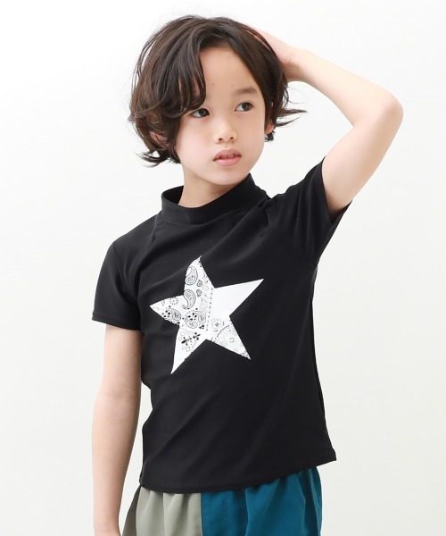 devirock（デビロック）の「UVカット Tシャツ型 半袖ラッシュガード（ラッシュガード・キッズ・ホワイト/ブラック/ブルーグレー/ブラック系その他/グリーン系その他/ホワイト系1/ホワイト系2/ホワイト系3/ホワイト系4/ホワイト系5/ホワイト系6/ホワイト系7/ホワイト系8/ホワイト系9/ブルー系その他/その他16/ブラック系その他2/イエロー系1/ホワイト系その他・110cm/100cm/120cm/130cm/140cm/150cm/160cm）」の13枚目の写真