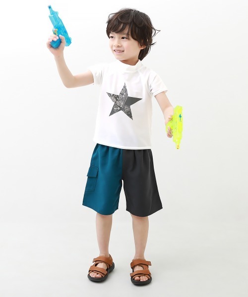 devirock（デビロック）の「UVカット Tシャツ型 半袖ラッシュガード（ラッシュガード・キッズ・ホワイト/ブラック/ブルーグレー/ブラック系その他/グリーン系その他/ホワイト系1/ホワイト系2/ホワイト系3/ホワイト系4/ホワイト系5/ホワイト系6/ホワイト系7/ホワイト系8/ホワイト系9/ブルー系その他/その他16/ブラック系その他2/イエロー系1/ホワイト系その他・110cm/100cm/120cm/130cm/140cm/150cm/160cm）」の21枚目の写真