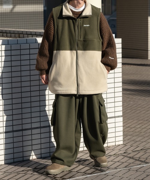 Perushu（ペルーシュ）の「配色切り替えフリースベスト（ベスト・メンズ・アイボリー/イエロー/グリーン・LARGE/MEDIUM）」の5枚目の写真