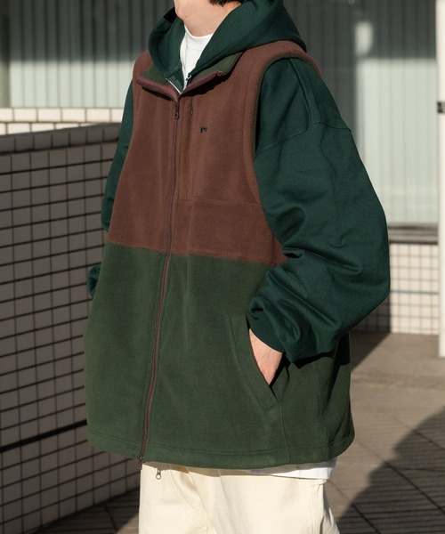 Perushu（ペルーシュ）の「配色切り替えフリースベスト（ベスト・メンズ・アイボリー/イエロー/グリーン・LARGE/MEDIUM）」の21枚目の写真