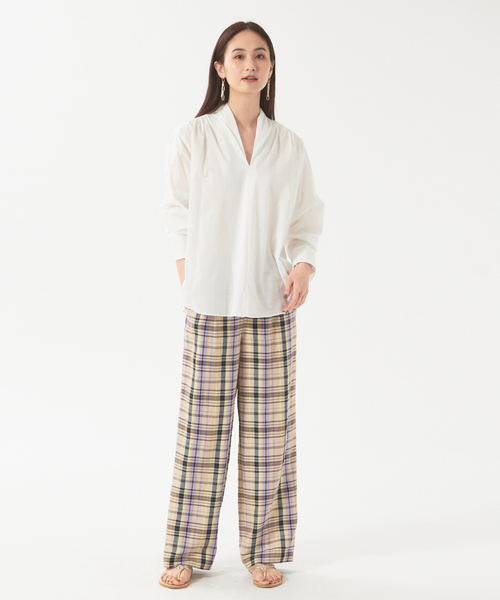 qualite（カリテ）の「コットンローンVネックブラウス（シャツ/ブラウス・レディース・カーキ/ピンクベージュ/オフホワイト・フリー）」の14枚目の写真