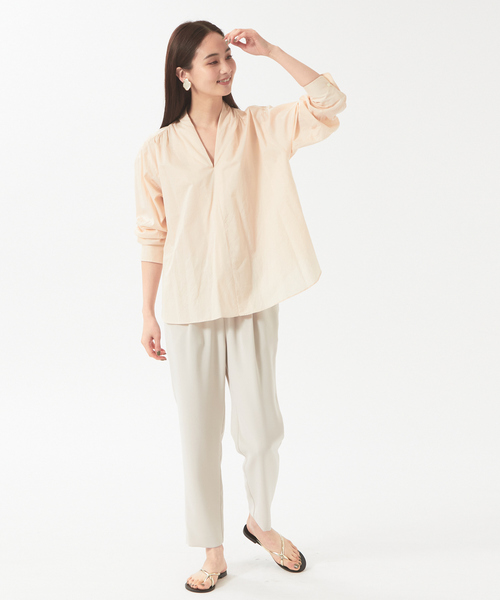 qualite（カリテ）の「コットンローンVネックブラウス（シャツ/ブラウス・レディース・カーキ/ピンクベージュ/オフホワイト・フリー）」の8枚目の写真