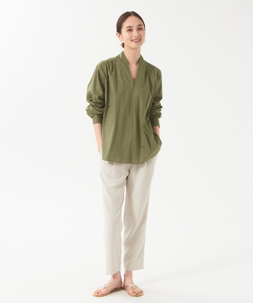 qualite（カリテ）の「コットンローンVネックブラウス（シャツ/ブラウス・レディース・カーキ/ピンクベージュ/オフホワイト・フリー）」の6枚目の写真