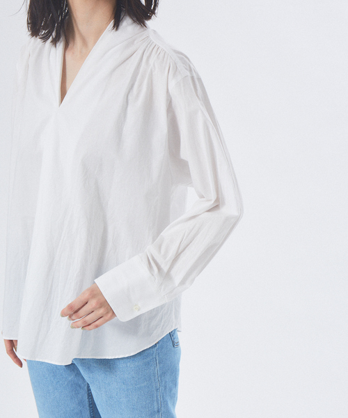 qualite（カリテ）の「コットンローンVネックブラウス（シャツ/ブラウス・レディース・カーキ/ピンクベージュ/オフホワイト・フリー）」の9枚目の写真