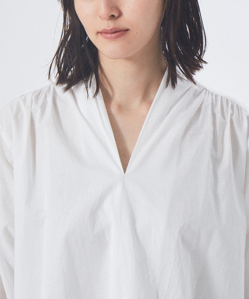 qualite（カリテ）の「コットンローンVネックブラウス（シャツ/ブラウス・レディース・カーキ/ピンクベージュ/オフホワイト・フリー）」の13枚目の写真