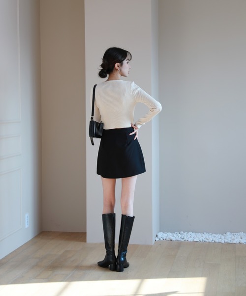 by muni:r（バイ ムニール）の「斜めスリットミニスカートパンツ（スカート・レディース・ブラック/ベージュ・SMALL/MEDIUM）」の6枚目の写真