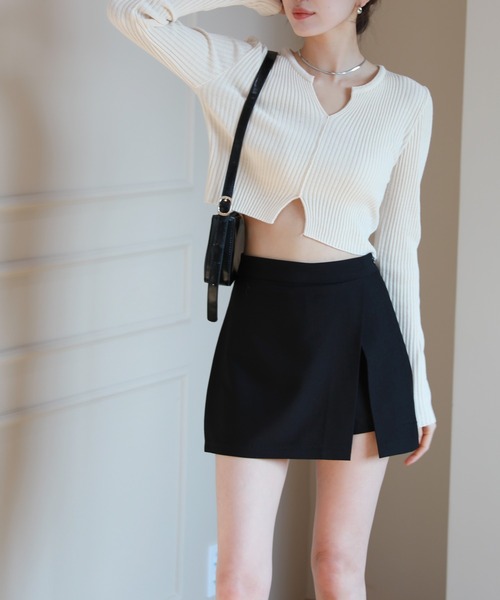 by muni:r（バイ ムニール）の「斜めスリットミニスカートパンツ（スカート・レディース・ブラック/ベージュ・SMALL/MEDIUM）」の7枚目の写真