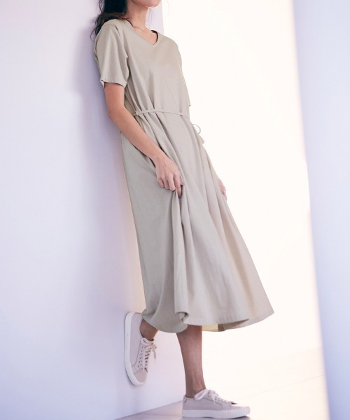 RANAN(ラナン)の「〈Beautiful Cotton 綿100%〉UVカット/接触冷感 ポケット付フレアーワンピース ショート丈(ワンピース・レディース・カーキ/ブラック/チャコール/ダークブルー/ラベンダー/ライトグレー・L/LL/M)」の1枚目の写真
