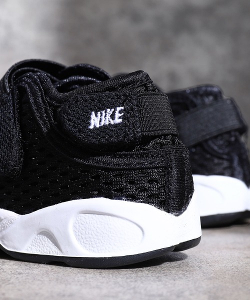 NIKE(ナイキ)の「NIKE LITTLE RIFT TD 317415-014(サンダル・キッズ・ブラック・15cm/16cm/12cm/14㎝/13㎝)」の3枚目の写真