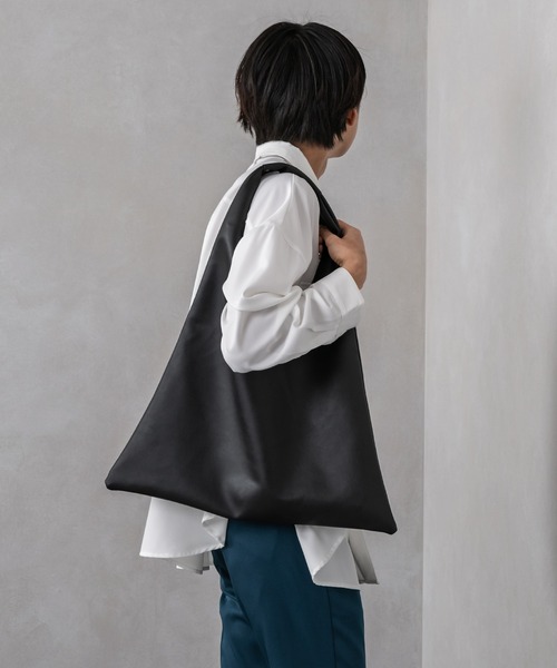Adoon plain（アドーンプレーン）の「【Adoon plain】フェイクレザートートバッグ（トートバッグ・メンズ・ホワイト/ブラック・FREE）」の4枚目の写真