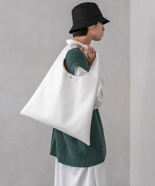 Adoon plain（アドーンプレーン）の「【Adoon plain】フェイクレザートートバッグ（トートバッグ・メンズ・ホワイト/ブラック・FREE）」の9枚目の写真