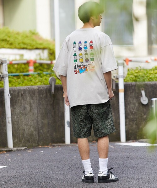 COLEMAN（コールマン）の「Coleman/コールマン ランタン柄プリントTEE/Coleman×リド・ブレイク（Tシャツ/カットソー・メンズ・ホワイト/スミクロ/グレイッシュベージュ/グリーン/ブルー・MEDIUM/LARGE）」の8枚目の写真