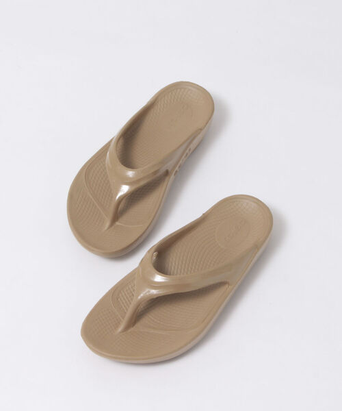 OOFOS（ウーフォス）の「【OOFOS/ウーフォス】oolala リカバリートングサンダル（サンダル・レディース・ベージュ/ブラック/グレー・24/23/25）」の3枚目の写真