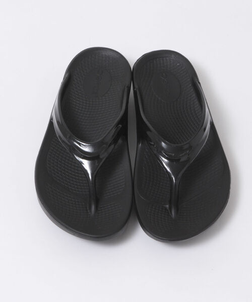 OOFOS（ウーフォス）の「【OOFOS/ウーフォス】oolala リカバリートングサンダル（サンダル・レディース・ベージュ/ブラック/グレー・24/23/25）」の6枚目の写真