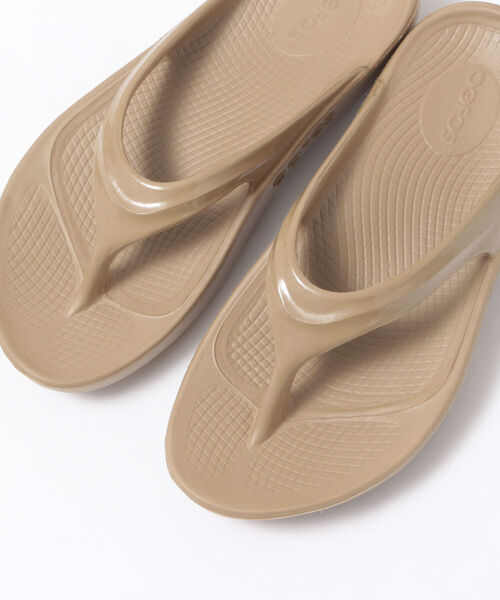 OOFOS（ウーフォス）の「【OOFOS/ウーフォス】oolala リカバリートングサンダル（サンダル・レディース・ベージュ/ブラック/グレー・24/23/25）」の10枚目の写真