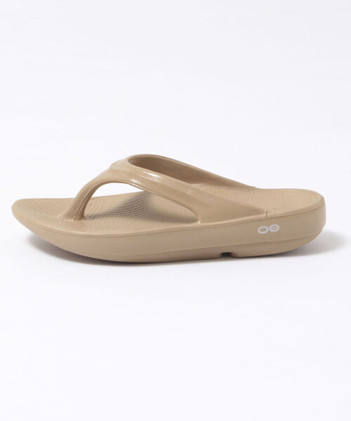 OOFOS（ウーフォス）の「【OOFOS/ウーフォス】oolala リカバリートングサンダル（サンダル・レディース・ベージュ/ブラック/グレー・24/23/25）」の12枚目の写真