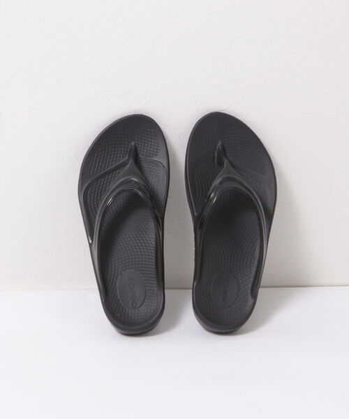 OOFOS（ウーフォス）の「【OOFOS/ウーフォス】oolala リカバリートングサンダル（サンダル・レディース・ベージュ/ブラック/グレー・24/23/25）」の19枚目の写真