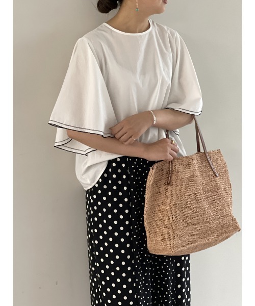 新品タグ付き　BEARDSLEY 刺繍スリーブプルオーバー ホワイト BEARDSLEY（ビアズリー）の「刺繍スリーブプルオーバー（シャツ