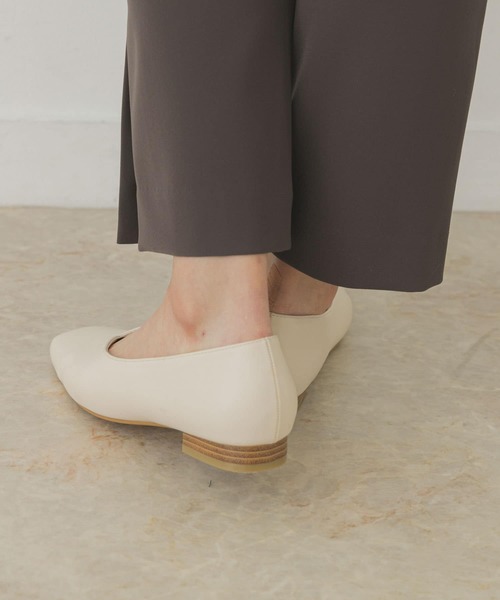RODE SKO(ロデスコ)の「Vカットプレーンシューズ(パンプス・レディース・ブラック/アイボリー/モカ・38/36/37)」の4枚目の写真