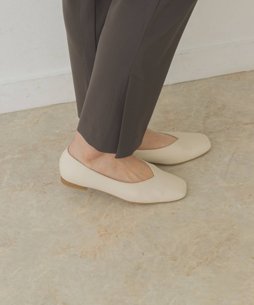 RODE SKO(ロデスコ)の「Vカットプレーンシューズ(パンプス・レディース・ブラック/アイボリー/モカ・38/36/37)」の5枚目の写真