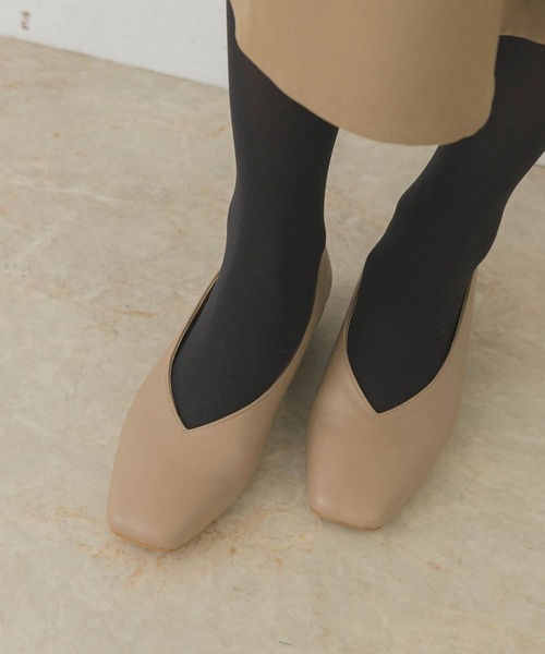 RODE SKO(ロデスコ)の「Vカットプレーンシューズ(パンプス・レディース・ブラック/アイボリー/モカ・38/36/37)」の18枚目の写真