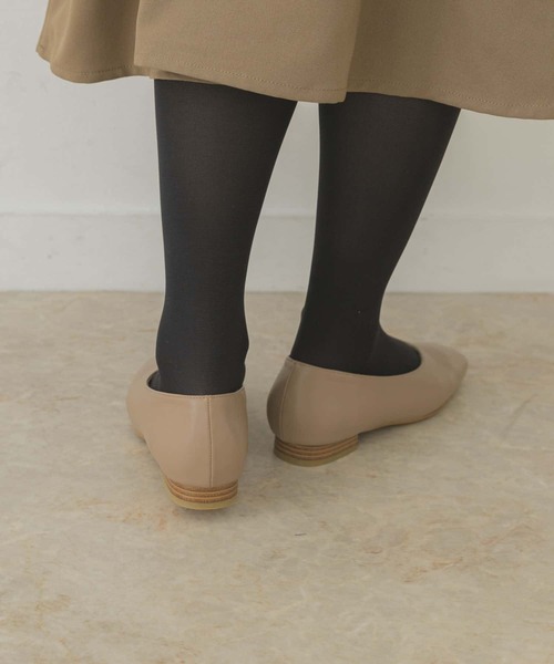 RODE SKO(ロデスコ)の「Vカットプレーンシューズ(パンプス・レディース・ブラック/アイボリー/モカ・38/36/37)」の19枚目の写真