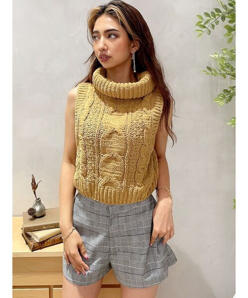 GYDA(ジェイダ)の「モールヤーンケーブル ノースリニットトップス(ニット/セーター・レディース・オフホワイト/ベージュ/マスタード・FREE)」の12枚目の写真