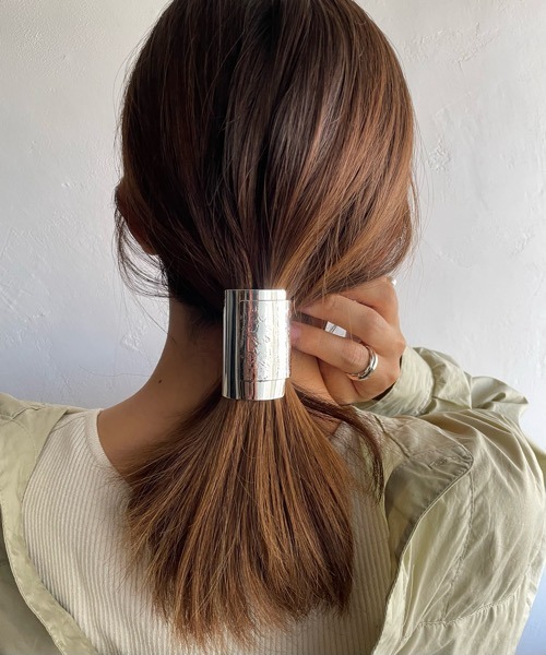 tone（トーン）の「【aussi/オッスィー】Hand made メタル ワイド ポニーフック/ヘアカフ（バレッタ/ヘアクリップ・レディース・シルバー/シルバー系その他/ゴールド系その他/ゴールド・FREE）」の11枚目の写真