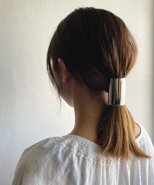 tone（トーン）の「【aussi/オッスィー】Hand made メタル ワイド ポニーフック/ヘアカフ（バレッタ/ヘアクリップ・レディース・シルバー/シルバー系その他/ゴールド系その他/ゴールド・FREE）」の12枚目の写真