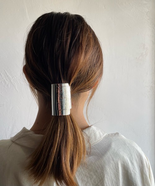 tone（トーン）の「【aussi/オッスィー】Hand made メタル ワイド ポニーフック/ヘアカフ（バレッタ/ヘアクリップ・レディース・シルバー/シルバー系その他/ゴールド系その他/ゴールド・FREE）」の14枚目の写真
