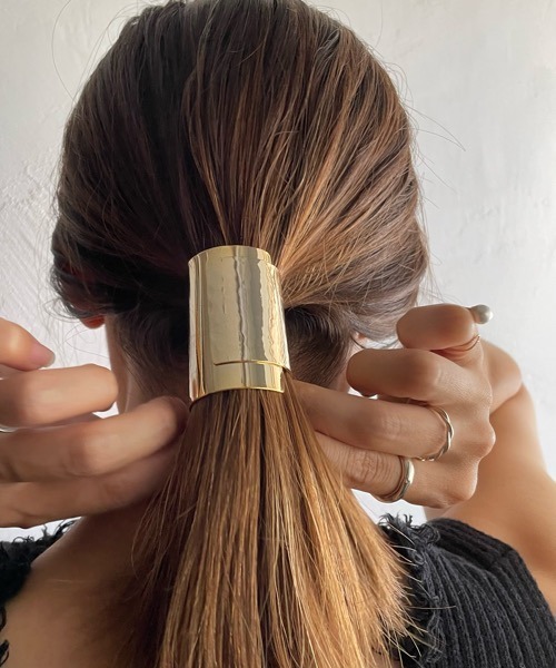 tone（トーン）の「【aussi/オッスィー】Hand made メタル ワイド ポニーフック/ヘアカフ（バレッタ/ヘアクリップ・レディース・シルバー/シルバー系その他/ゴールド系その他/ゴールド・FREE）」の15枚目の写真