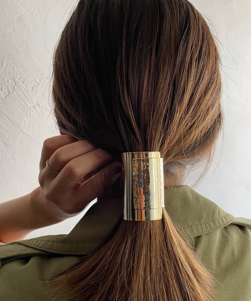 tone（トーン）の「【aussi/オッスィー】Hand made メタル ワイド ポニーフック/ヘアカフ（バレッタ/ヘアクリップ・レディース・シルバー/シルバー系その他/ゴールド系その他/ゴールド・FREE）」の18枚目の写真