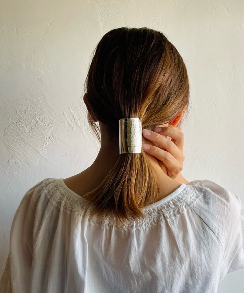 tone（トーン）の「【aussi/オッスィー】Hand made メタル ワイド ポニーフック/ヘアカフ（バレッタ/ヘアクリップ・レディース・シルバー/シルバー系その他/ゴールド系その他/ゴールド・FREE）」の22枚目の写真