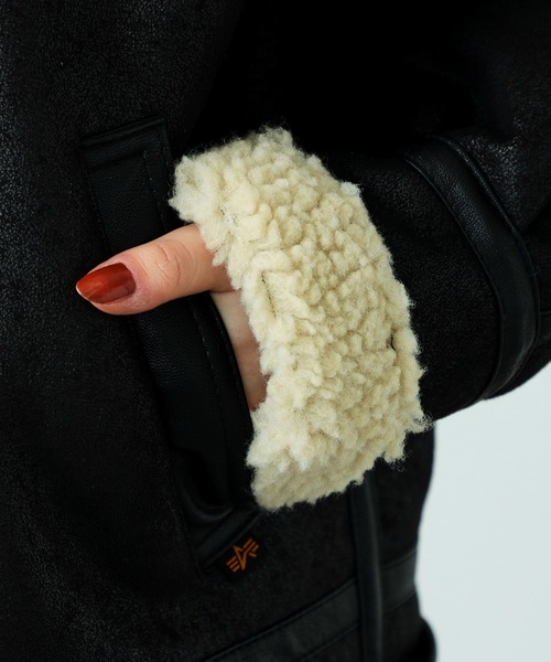 Alpha Industries（アルファインダストリーズ）の「B-3フェイクムートン オーバーサイズ（ムートンコート・レディース・ブラック/ブラウン/ブラウン系その他・SMALL/MEDIUM）」の13枚目の写真