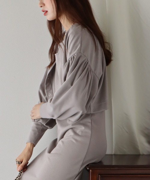 BLUEEAST(ブルーイースト)の「ポンチカーディガンセットキャミワンピース(ワンピース・レディース・ブラック/ブラウン/ベージュ/ブルー・MEDIUM)」の6枚目の写真