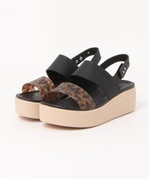 crocs（クロックス）の「クロックス ブルックリン タートルズ ローウェッジ ウィメン サンダル / crocs Crocs Brooklyn Turtle Low Wedge W（サンダル）」