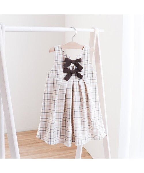 apres les cours（アプレレクール）の「【フォーマル対応】後ろリボンジャンパースカート_アプレレクールマシェリ（ジャンパースカート・キッズ・ベージュ/グレー・110/80/90/140/130/100/120）」の10枚目の写真