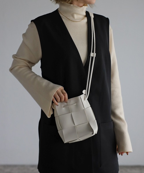 Bonjour Sagan（ボンジュールサガン）の「【2022 新作】カセットショルダーミニバッグ（ショルダーバッグ・レディース・ホワイト/ブラック/ベージュ・FREE）」の2枚目の写真