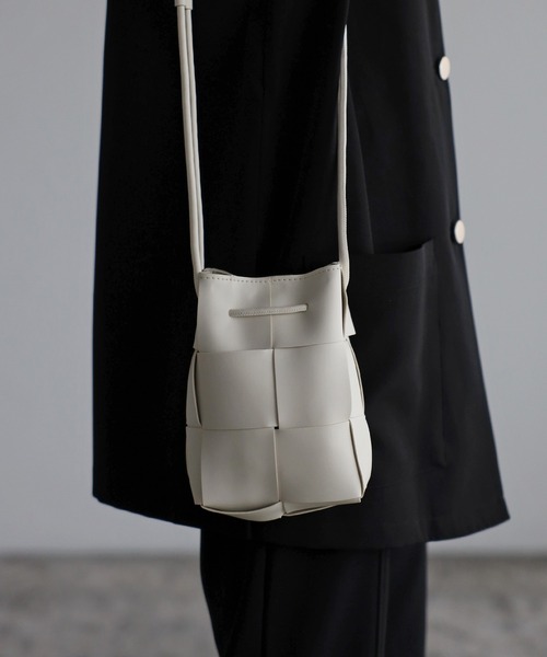 Bonjour Sagan（ボンジュールサガン）の「【2022 新作】カセットショルダーミニバッグ（ショルダーバッグ・レディース・ホワイト/ブラック/ベージュ・FREE）」の4枚目の写真