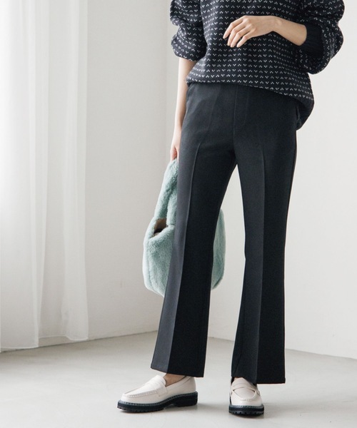 Cutie Blonde(キューティーブロンド)の「◆【なめらかタッチ】 センタープレス フレアパンツ(その他パンツ・レディース・ブラック/ブルー/ピンク系/ダークブラウン・02/03/01)」の2枚目の写真