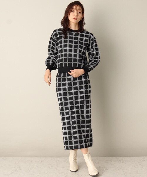 ITS'DEMO（イッツデモ）の「【スタイリング簡単/セットアップでオシャレにキマル/トップス短めでバランスグッド！/大胆なチェックが楽しい】チェックジャカードニットアップ（セットアップ・レディース・グリーン系その他3/ネイビー系1/ブラック系1・00）」の2枚目の写真