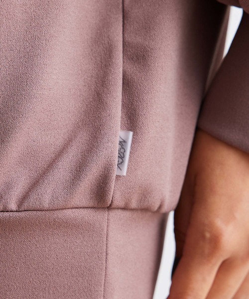 NERGY(ナージー)の「モックネックビッグプローバー(Tシャツ/カットソー・レディース・ダークブラウン/グリーン/ブルー/ブラック・FREE)」の19枚目の写真