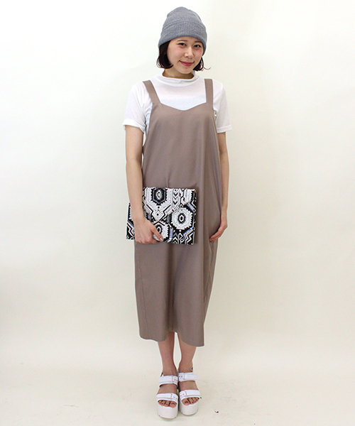 mystic（ミスティック）の「ミモレ丈Iラインワンピース（ワンピース・レディース・ベージュ/ネイビー/ブラック・ﾌﾘ-）」の2枚目の写真