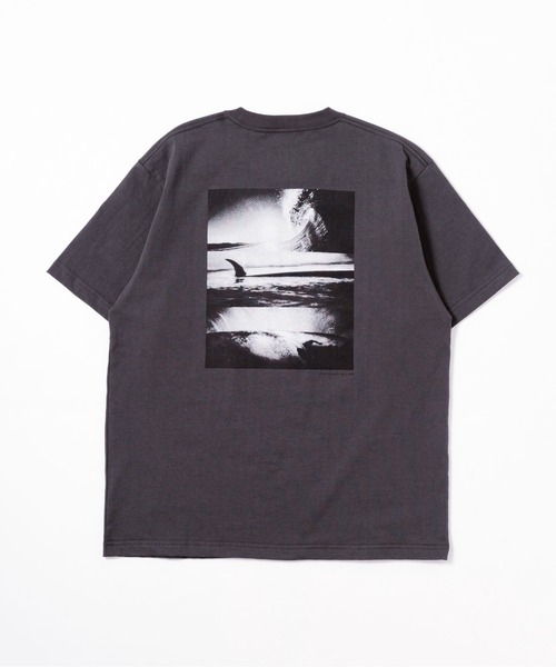OFFSHORE（オフショア）の「【コラボ商品】OS×U-SKE POHTO TEE/オフショア×ユースケ フォトティーシャツ（Tシャツ/カットソー・メンズ・ホワイト/チャコールグレー・M/S/L/XL）」の12枚目の写真